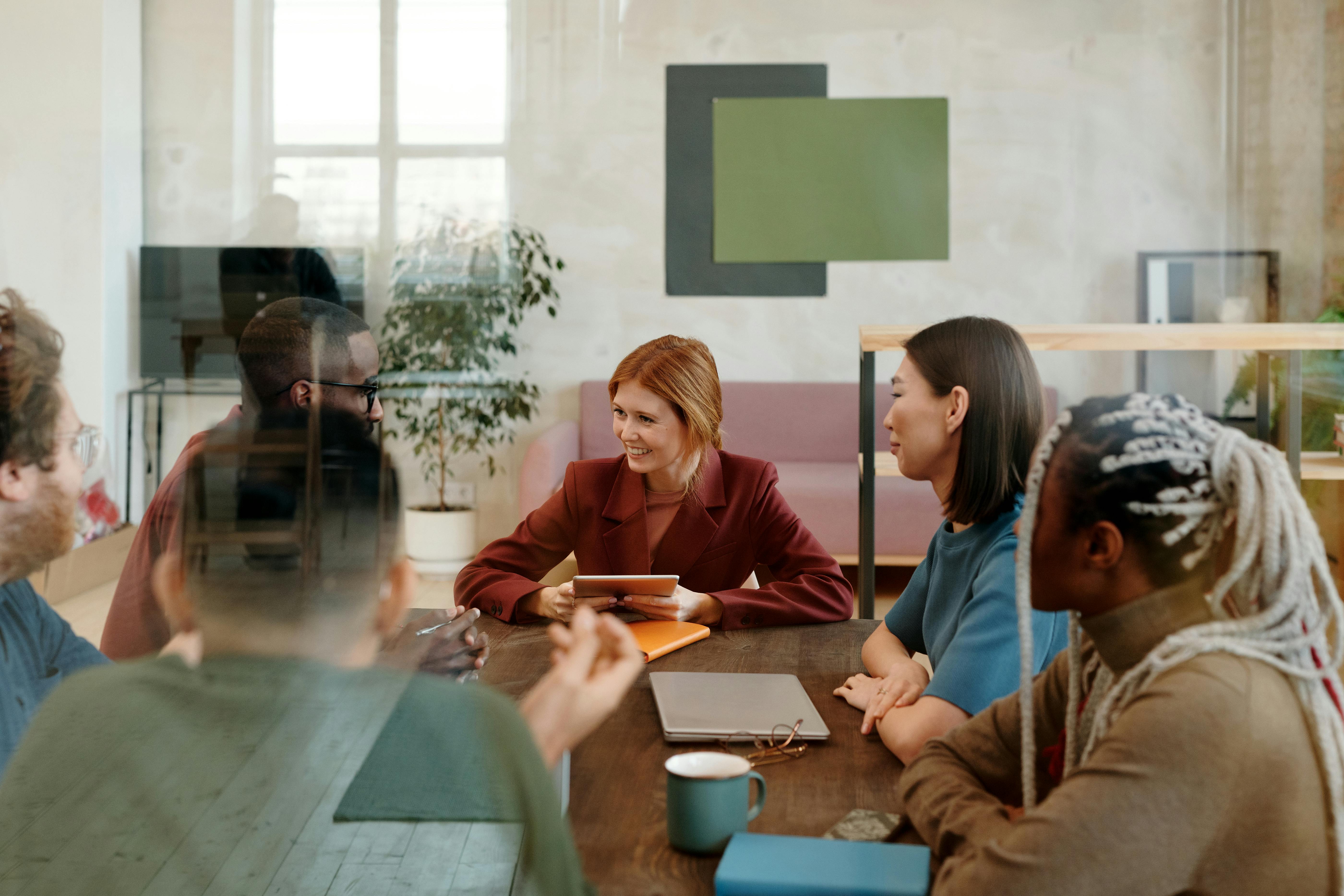  Diverse professionals collaborating in a meeting to drive organizational change management in government.